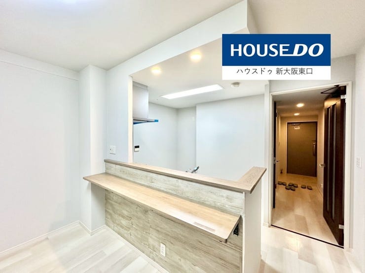 対面型のカウンター付きシステムキッチンです。