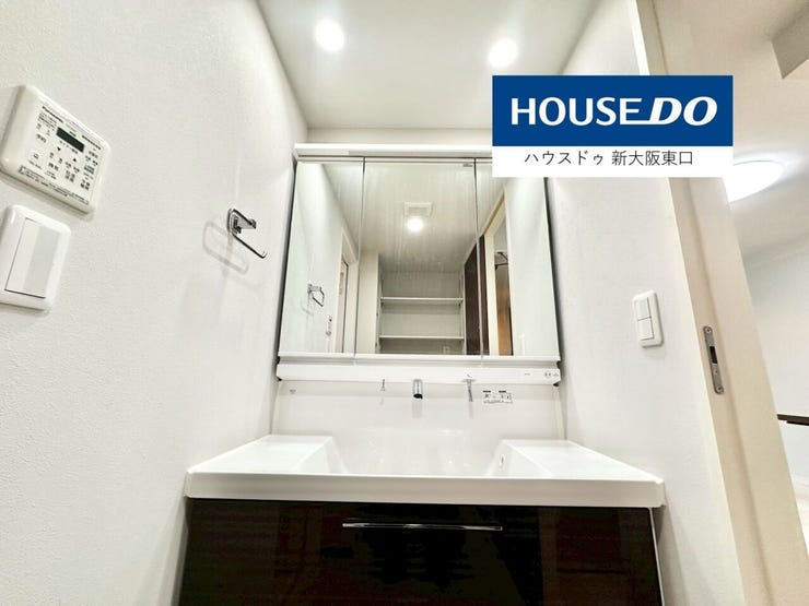 三面鏡のシャンプードレッサーです。