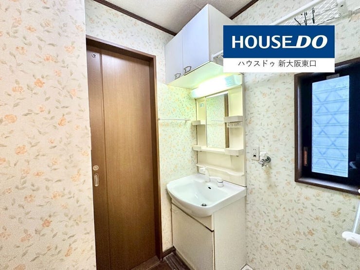 脱衣所に窓があるのが良いですね!