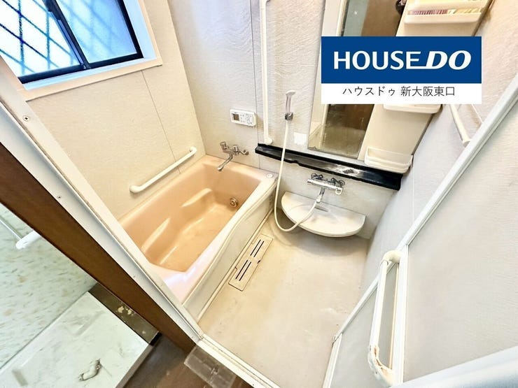 ユニットバス。こちらも小さな手直しでそのまま使えそうです!