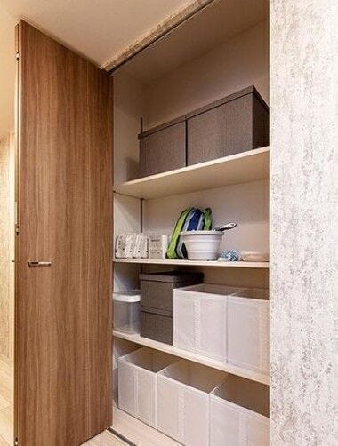 【物入】使い勝手の良い物入を廊下に確保。生活用品の収納に便利です。※A・C・E・Fタイプに採用。