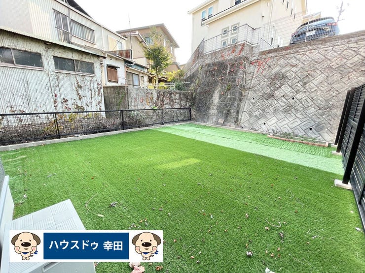 とても広いお庭になっており、お子様のの遊び場などに!