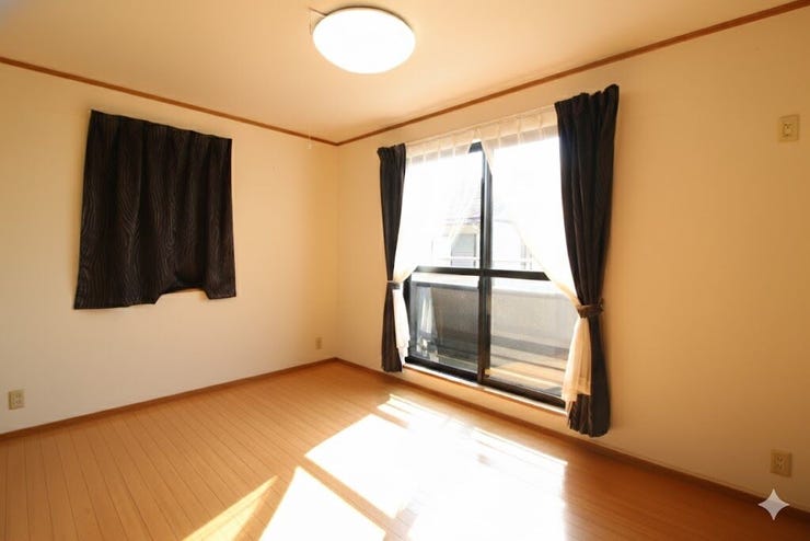 あたたかな陽射しがたっぷり差し込む洋室!毎朝気持ち良く起きられそうですね。
(CG加工の為、現況と異なります。)