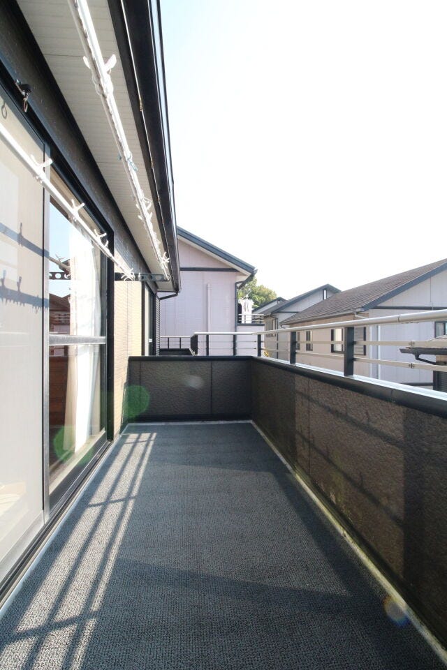 広々としたバルコニーなので、洗濯干しはもちろん休憩場所やプランターで家庭菜園なども楽しめます。