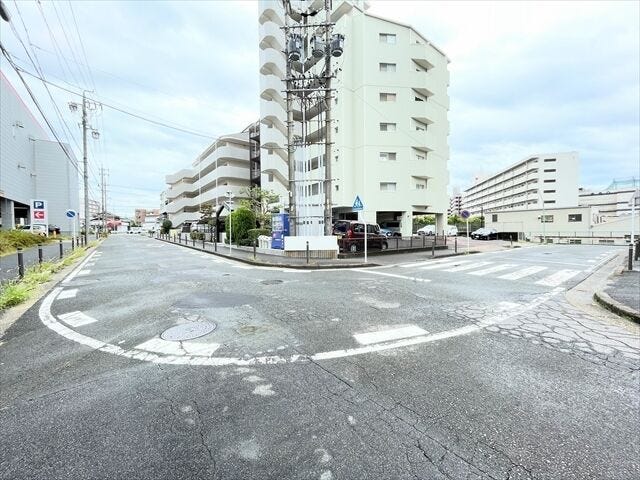 交通量が少ない前面道路です。