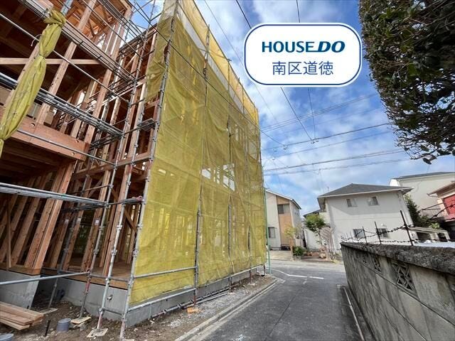 幅員約2.7mの北側前面道路です。セットバックが必要な道路となります。大型車が入ってこれないので、騒音などの心配はありません。