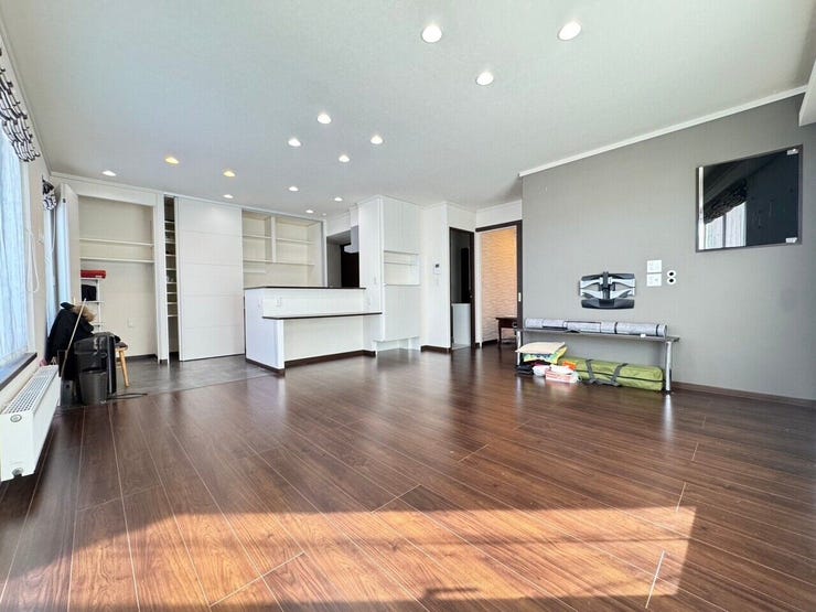 ≪リビング≫
広々としたリビング。オープンキッチンでより開放感のある空間です。