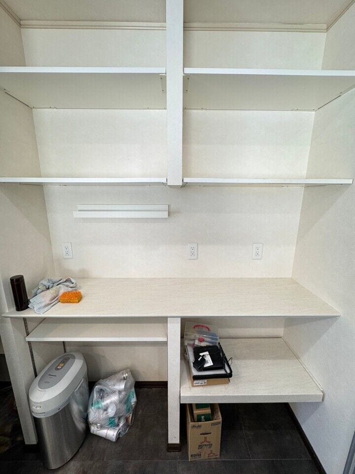 ≪キッチン・収納≫
キッチンの背面には大容量の収納があり、キッチンをすっきりと見せる事ができます。