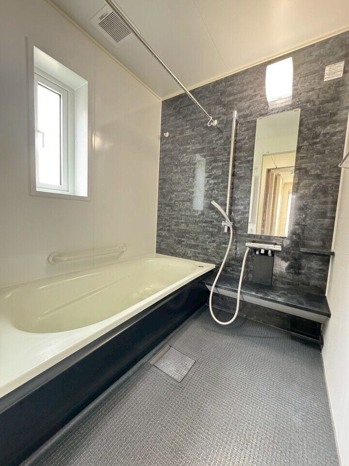 ≪浴室≫
オートバス機能付きの浴室。入浴準備の手間が省けます。