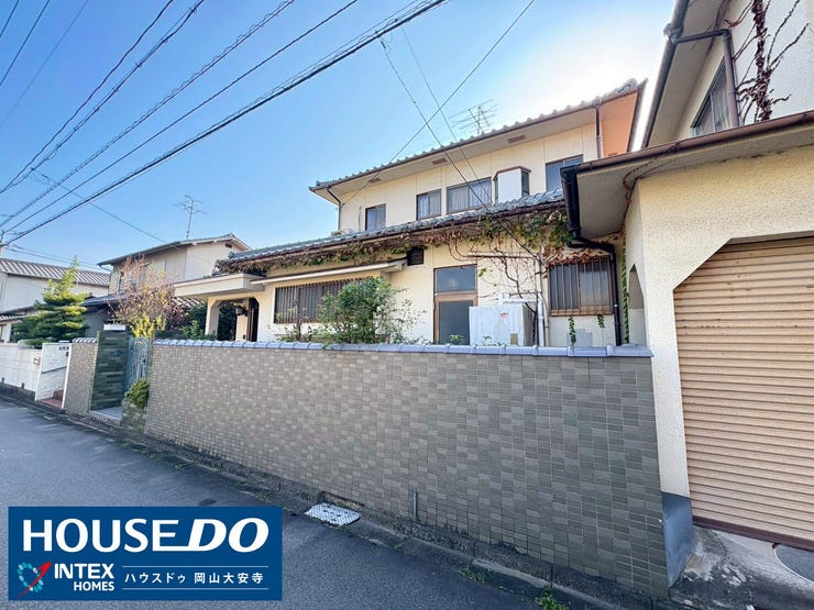 【外観】
【北区一宮にファミリー向け戸建が登場】
5DKの間取りでお子様のお部屋や客間もしっかり確保。ガレージ上にも隠れ部屋があるので大きな荷物の収納にも♪