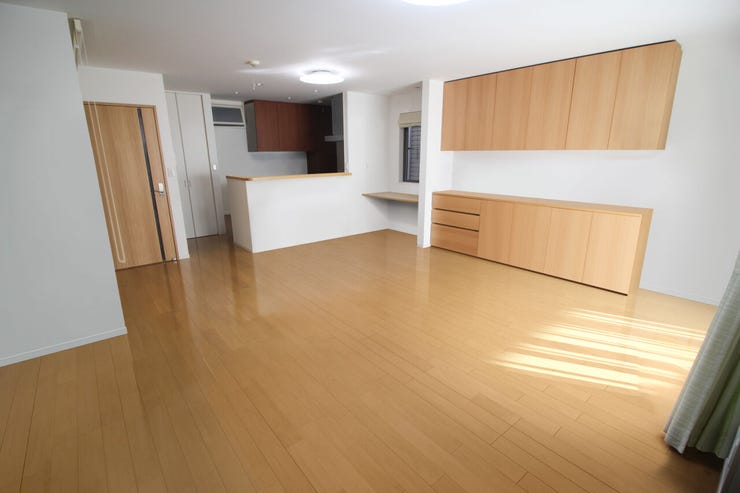 ※こちらの写真は家具消し等の加工を行っております。