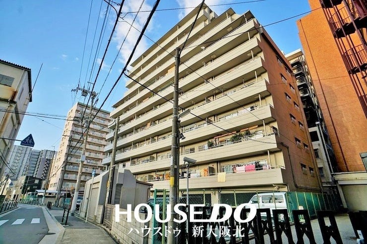 【外観】
■東三国徒歩5分の駅近マンションです!
■総戸数100戸の大規模マンションで安心です!