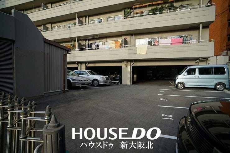 ■平面駐車場は高さ制限に悩む心配もないく、機械式のように出庫までの時間もかからない為とても便利ですよ!
■駐車場の空き状況は常に変動していますので最新の空き状況をお調べいたします!