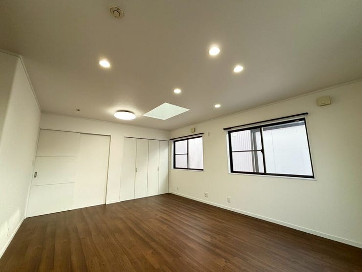 ウォークインクローゼットと別に1箇所収納があります!