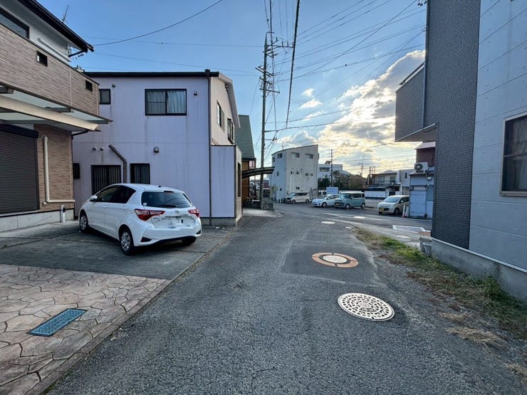 交通量が少なく安心して駐車可能!