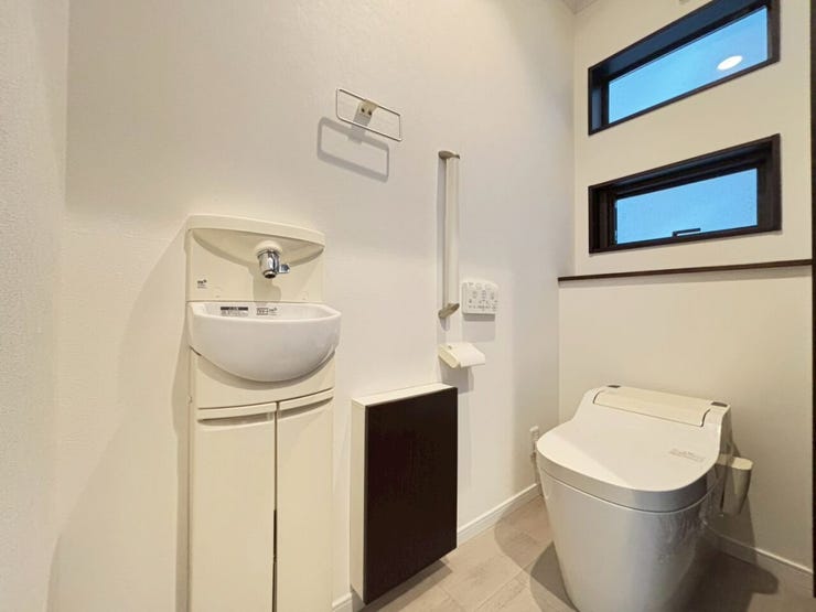 独立洗面台付き、手すり付き
換気良好♪