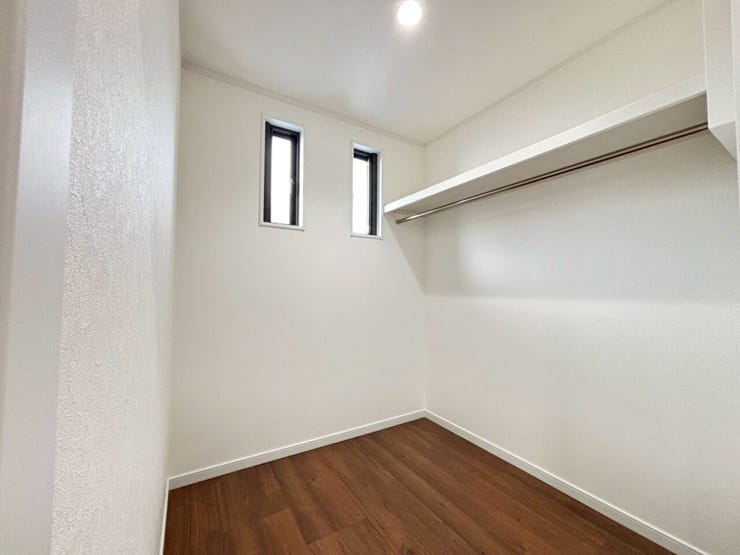 ご家族のお洋服の収納はもちろんのほか
お洋服好きな方でも安心の大容量サイズ♪