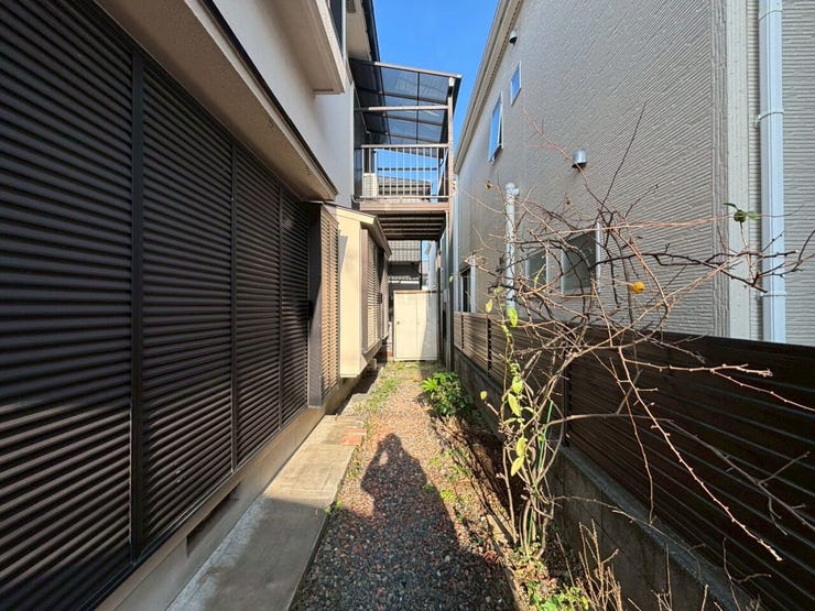 家庭菜園やお花を植えたりできるお庭付物件です♪