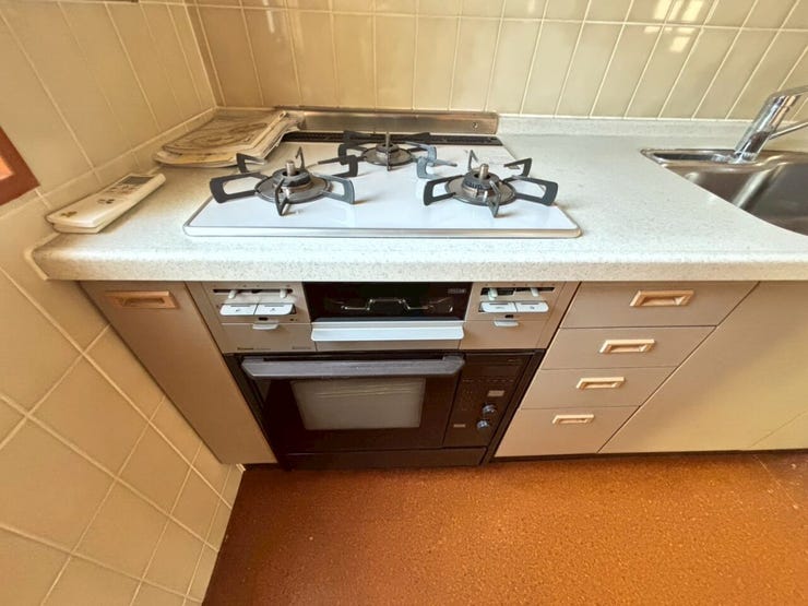 2階キッチンです。
グリル、ガスオーブン付です♪