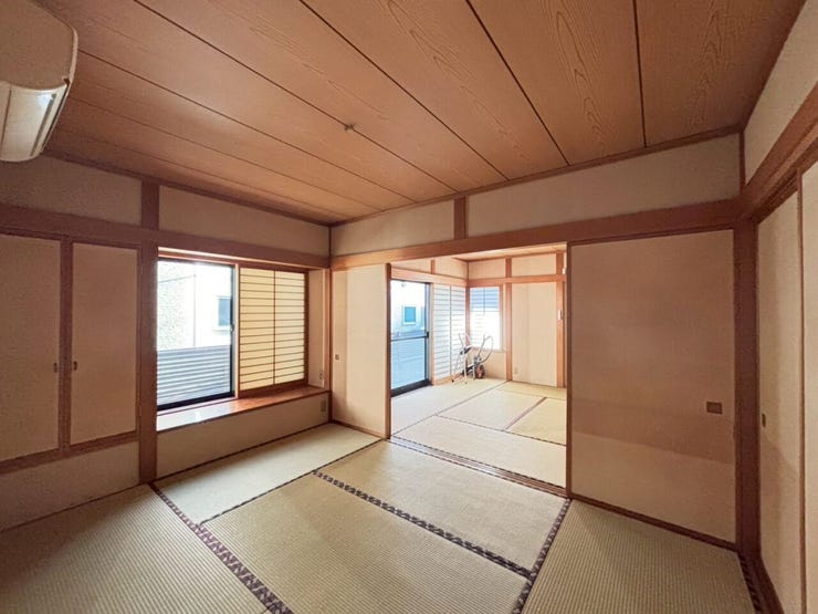 1階和室は続間になっております。
つなげて広くお使いいただくことも可能です!