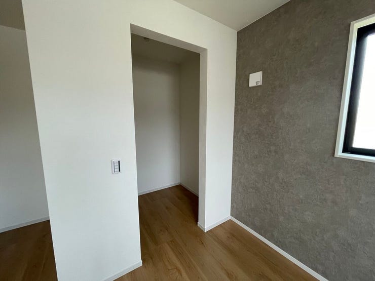 ◇ウォークインクローゼット◇ 同仕様
季節物のお洋服などしっかり収納できます♪旅行鞄などかさばる収納もすっきり片付きますね♪