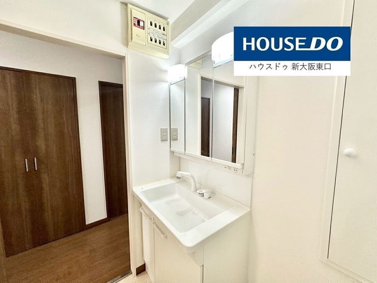 【新調】
三面鏡タイプのシャンプードレッサー
ボウルも大きくてとても使いやすそうです。