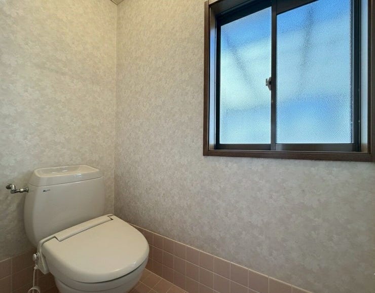 トイレも窓があります♪明るくていいですね♪
※画像は一部加工しております。