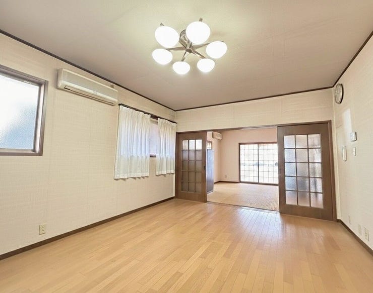 ダイニングと和室の続き間です♪分けて使っても、繋げて使ってもいいですね♪※画像は一部加工しております。