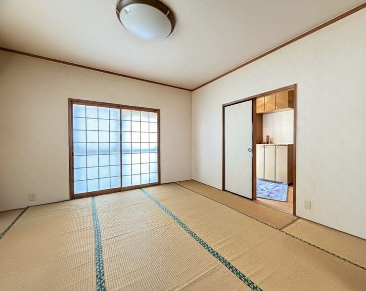 丁寧に使われており、状態は非常にいい和室です♪リビング続きなので使い方は様々!
※画像は一部加工しております。