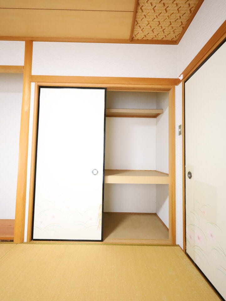 和室の収納は押入に。ご来客用のお布団の収納にも重宝します。
