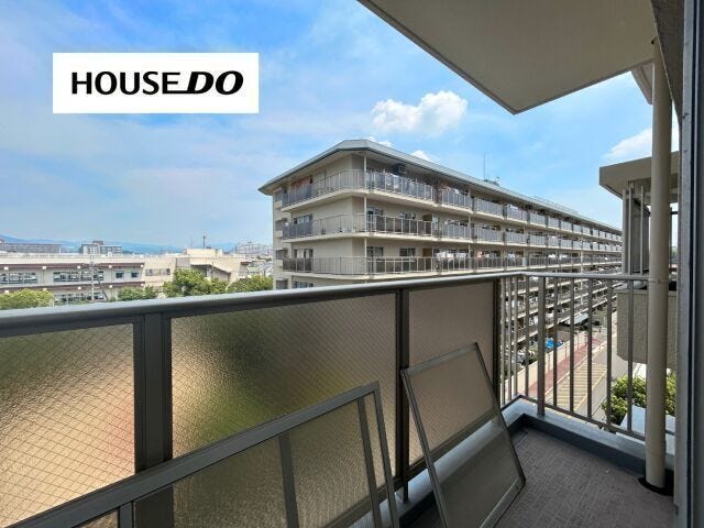 広々バルコニー、物干し竿付です!5階なので風通しも良く快適にお過ごしいただけます◎