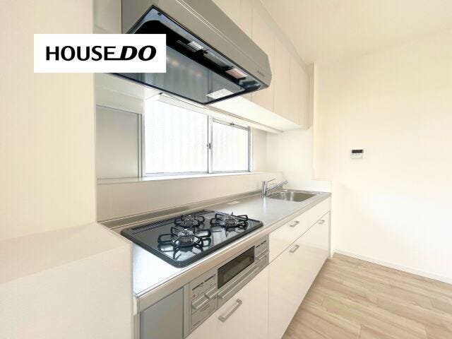 壁付けキッチンなのでお部屋のスペースを広く使えます♪