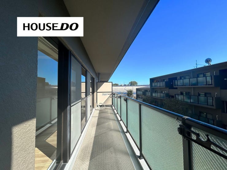 広々バルコニーで、洗濯物・布団一度に干して頂けます♪