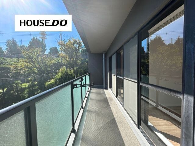 広々バルコニーで、洗濯物・布団一度に干して頂けます♪