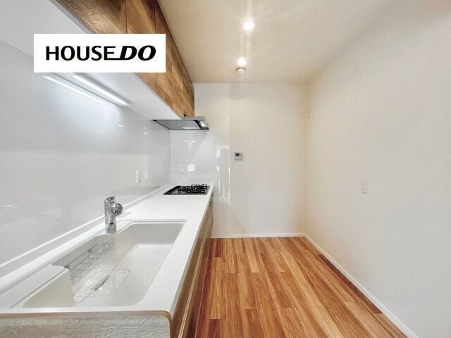 ダウンライトも付いており、照明を購入しなくてもOK!