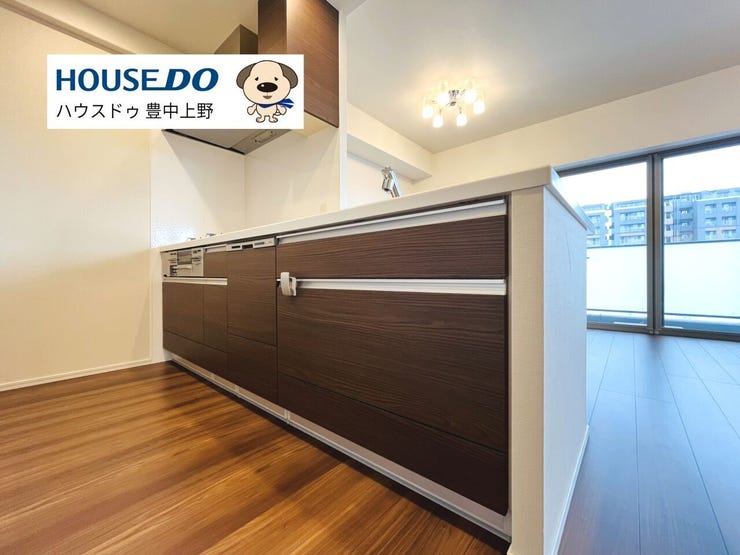 人気のカウンターシステムキッチンです!食洗機&3口コンロの快適な調理環境となっております!