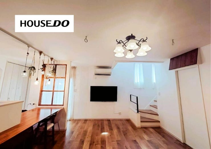 木のぬくもりが感じられるリビング♪オシャレな内窓もありカフェライクです!