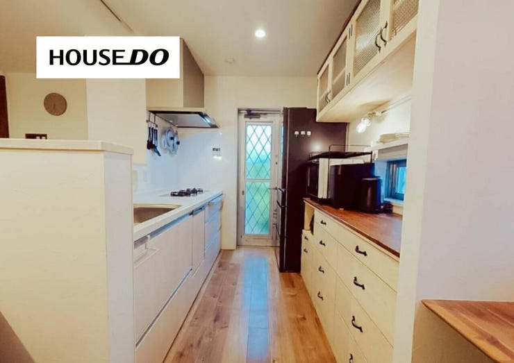 カップボードを置いてもゆとりのある空間です◎