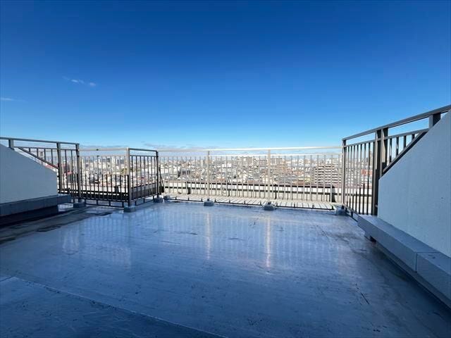 北側ルーフバルコニー:ルーフバルコニーで休日はホームパーティ、夜は星空を眺める生活を。※バルコニーに水道栓が付いています!
(2026年1月9日撮影)