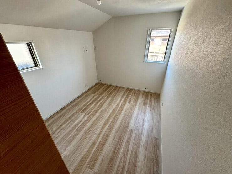 【Bedroom】ナチュラルな内装で、リラックスできる空間。寝室や書斎にも最適です。