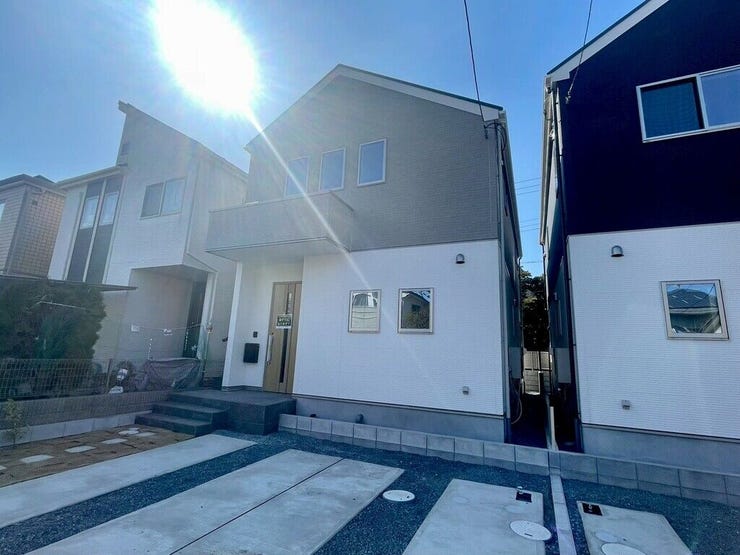 【Exterior】落ち着きのあるシンプルな外観で、長く愛せる住まいに仕上がっています。