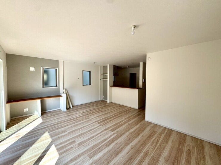 【Living】家族が集まりやすい場所で、くつろぎと会話が自然に生まれます。