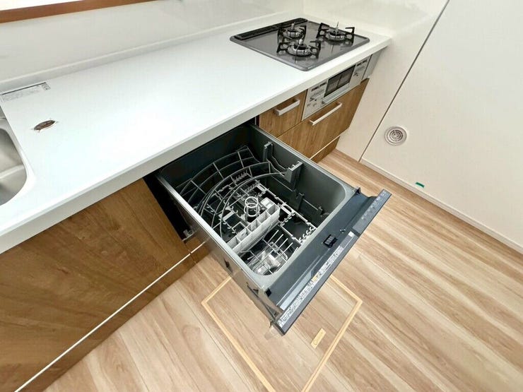【kitchen】家事の時短に便利な食洗機付き。手洗い不要で毎日の負担を軽減します。