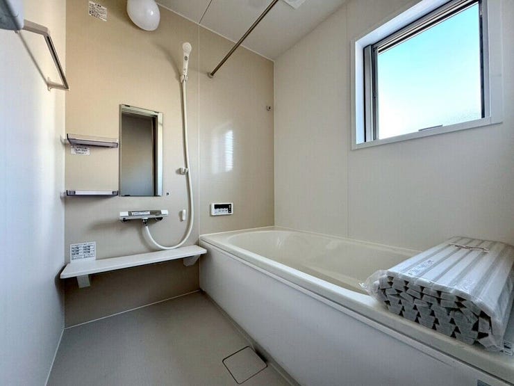 【Bathroom】お子様とのバスタイムにも十分な広さがあり、掃除も簡単にできます。