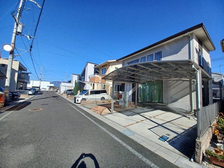 カーポート付の駐車場は2台分を確保