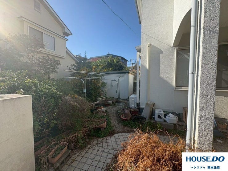 門扉を開けるとお庭が広がっています♪