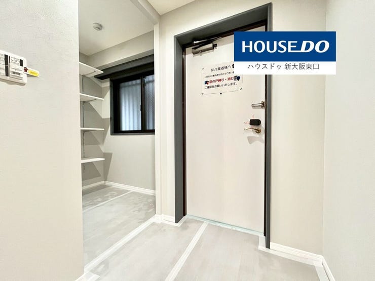 玄関部分は広いだけではなくシューズクロークが備え付けられています!