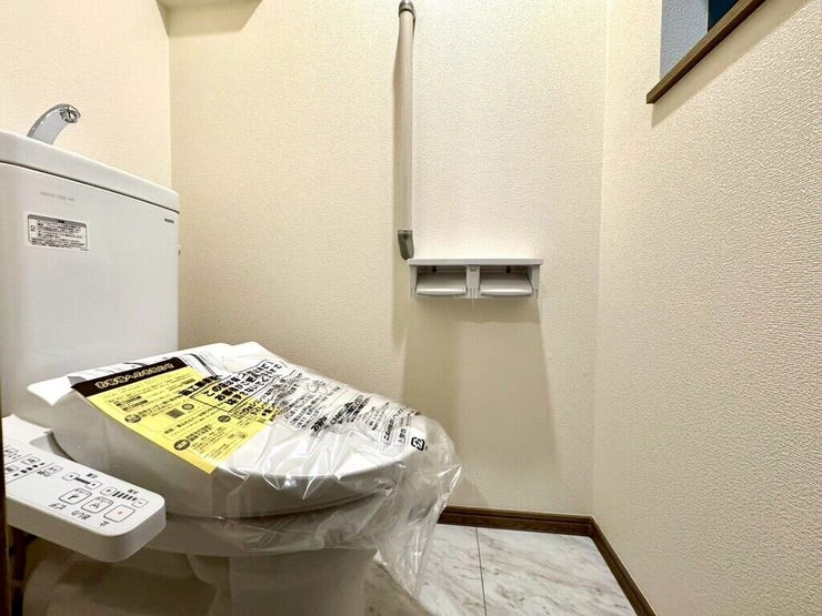 【Toilet】清潔感があり、落ち着いたデザインのトイレ。家族みんなが快適に使えます。
