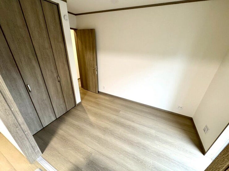 【Bedroom】クローゼット完備で収納力◎。家具の配置もしやすい機能的な洋室です。