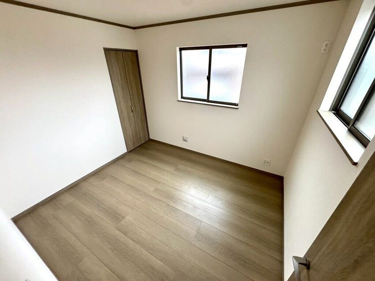 【Bedroom】ナチュラルな内装で、リラックスできる空間。寝室や書斎にも最適です。